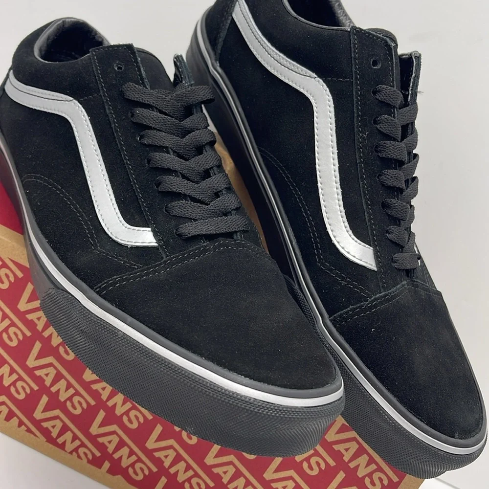 Vans Men’s Black and White Sneakers Old Skool
Metallic Black
VN000CT8BMA - Picture 6 of 16